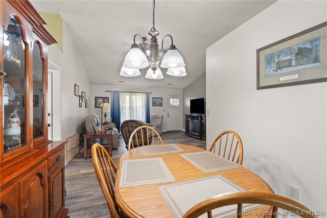 3018 Pebble Brook, Jeffersonville, IN 47130