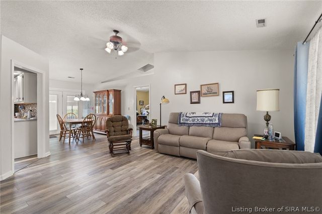 3018 Pebble Brook, Jeffersonville, IN 47130