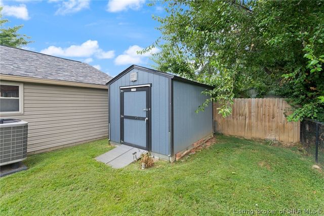 3018 Pebble Brook, Jeffersonville, IN 47130