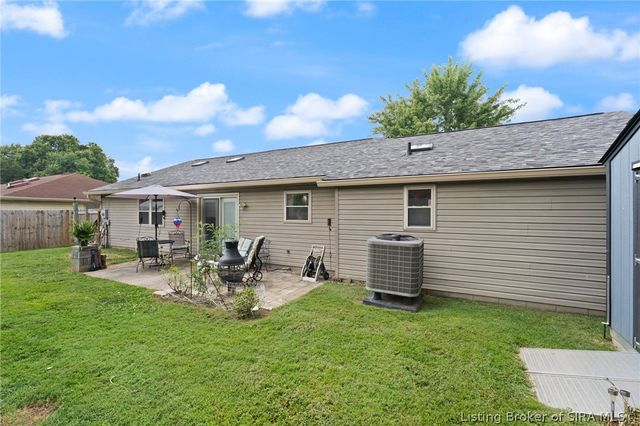 3018 Pebble Brook, Jeffersonville, IN 47130