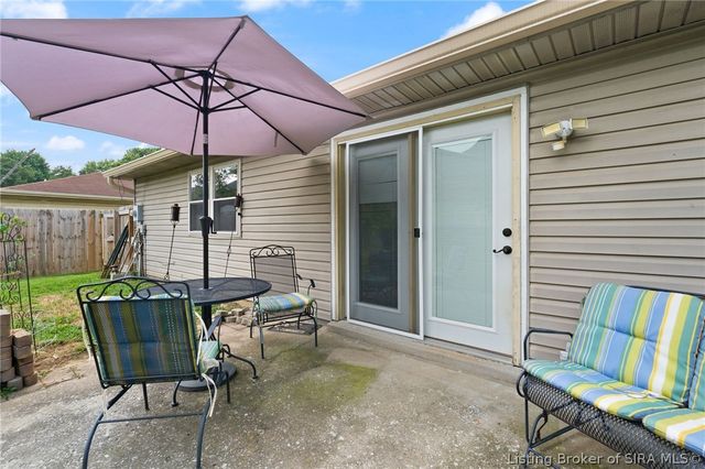 3018 Pebble Brook, Jeffersonville, IN 47130