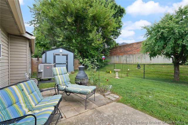3018 Pebble Brook, Jeffersonville, IN 47130