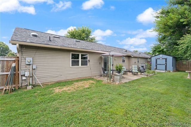 3018 Pebble Brook, Jeffersonville, IN 47130