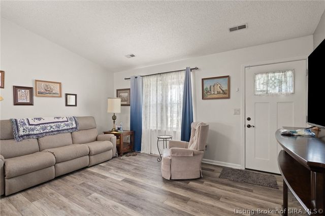 3018 Pebble Brook, Jeffersonville, IN 47130