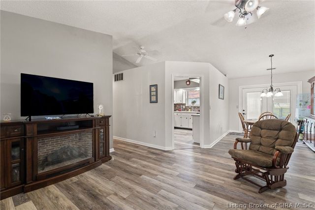 3018 Pebble Brook, Jeffersonville, IN 47130