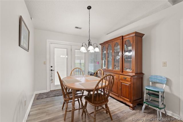3018 Pebble Brook, Jeffersonville, IN 47130