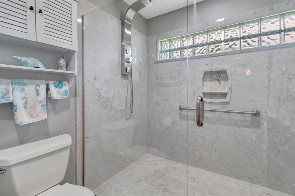 Image 14 of property listing at 1315 NOBLE COURT, Leesburg, FL 34788