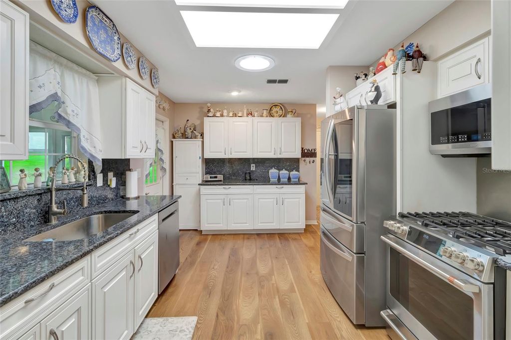 Image 4 of property listing at 1315 NOBLE COURT, Leesburg, FL 34788