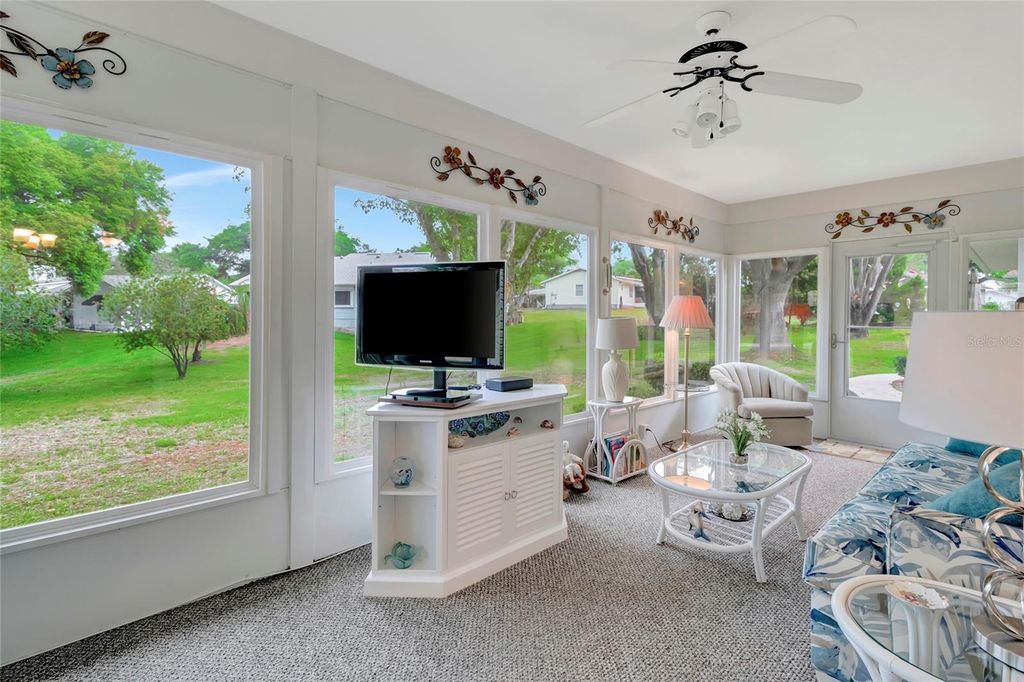 Image 6 of property listing at 1315 NOBLE COURT, Leesburg, FL 34788