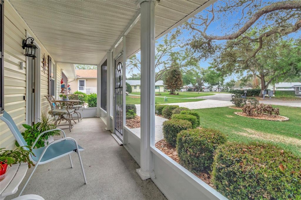 Image 7 of property listing at 1315 NOBLE COURT, Leesburg, FL 34788