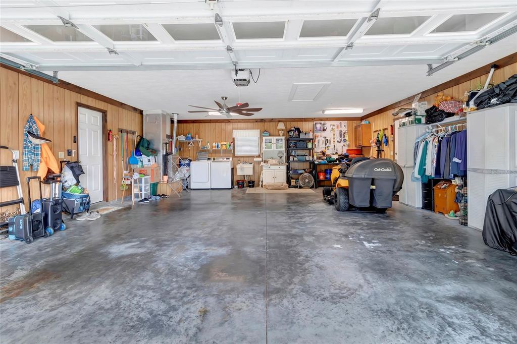 Image 8 of property listing at 1315 NOBLE COURT, Leesburg, FL 34788