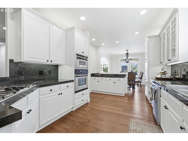 3675 LANDIS St, West Linn, OR 97068