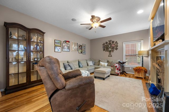 107 Maplewood Court, Hudson, NC 28638