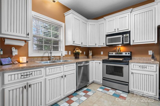 107 Maplewood Court, Hudson, NC 28638