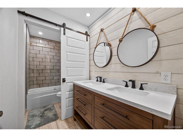 8195 S Newport Way, Centennial, CO 80112