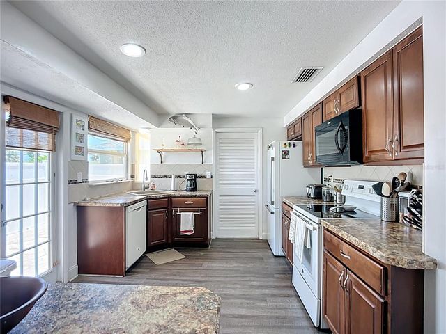 582 RIDGEWOOD STREET NW, Port Charlotte, FL 33952