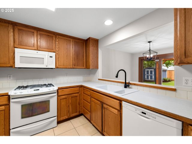 1344 33RD Pl, Forest Grove, OR 97116