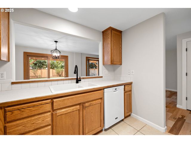1344 33RD Pl, Forest Grove, OR 97116