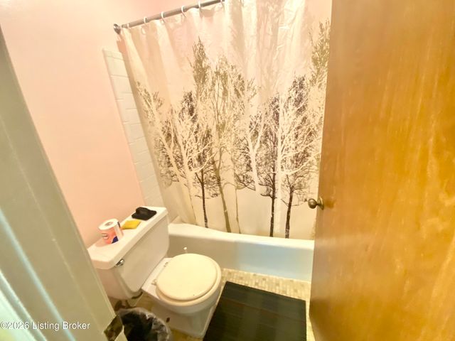 206 Flanders Ct 8, Louisville, KY 40218