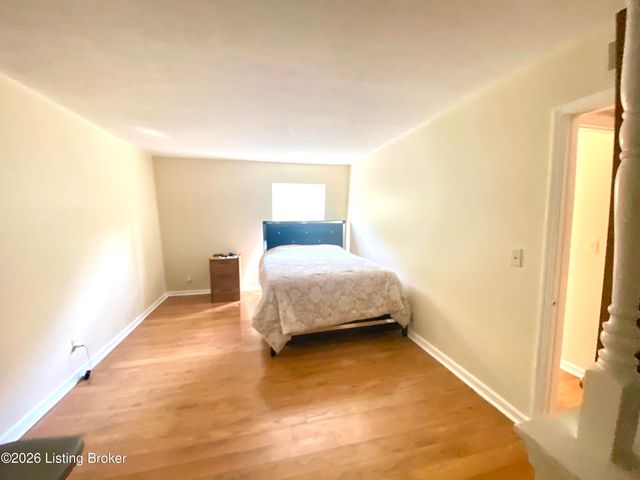 206 Flanders Ct 8, Louisville, KY 40218