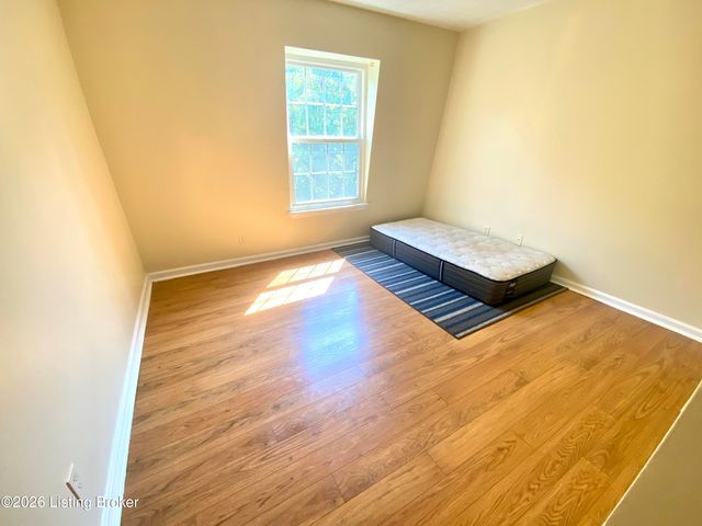 206 Flanders Ct 8, Louisville, KY 40218