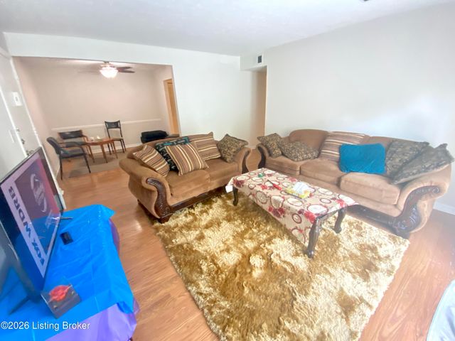206 Flanders Ct 8, Louisville, KY 40218
