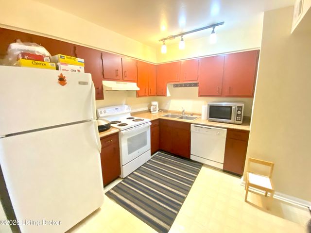 206 Flanders Ct 8, Louisville, KY 40218