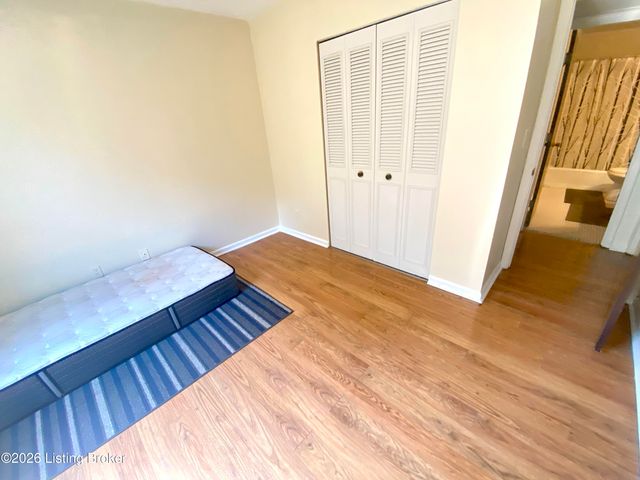 206 Flanders Ct 8, Louisville, KY 40218