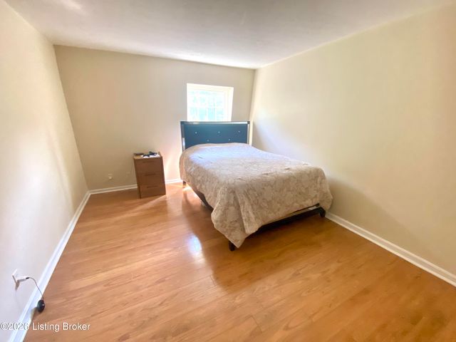 206 Flanders Ct 8, Louisville, KY 40218