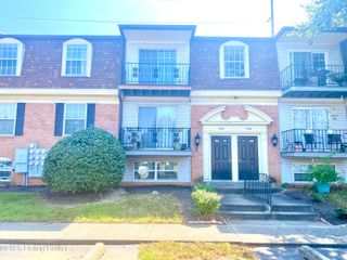 206 Flanders Ct 8, Louisville, KY 40218