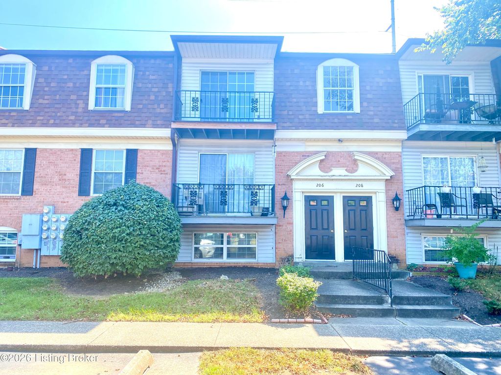 206 Flanders Ct 8, Louisville, KY 40218