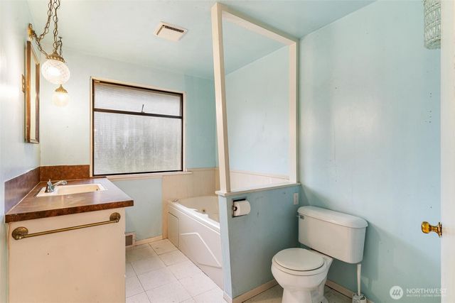 13758 Palatine Avenue N, Seattle, WA 98133