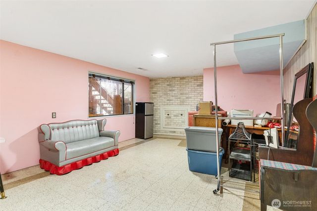 13758 Palatine Avenue N, Seattle, WA 98133