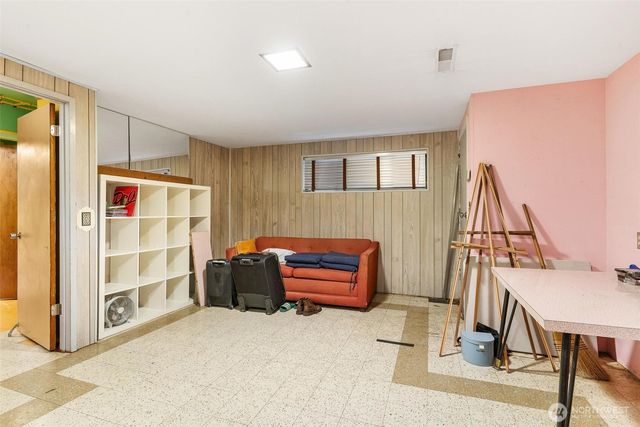 13758 Palatine Avenue N, Seattle, WA 98133