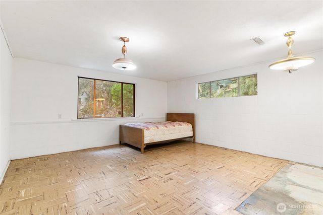 13758 Palatine Avenue N, Seattle, WA 98133