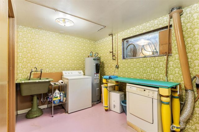 13758 Palatine Avenue N, Seattle, WA 98133