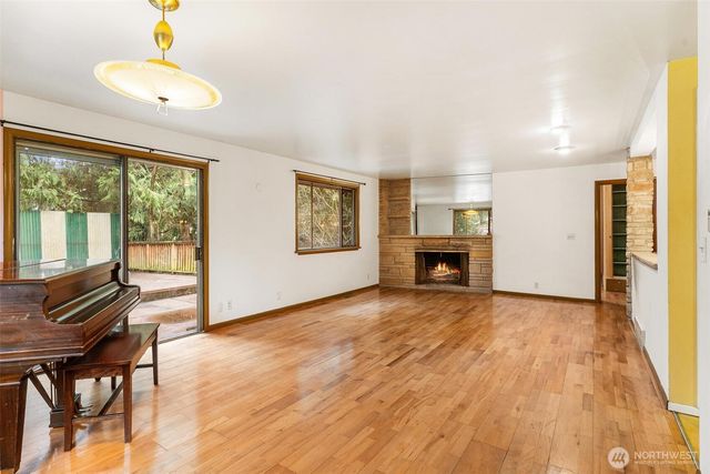 13758 Palatine Avenue N, Seattle, WA 98133