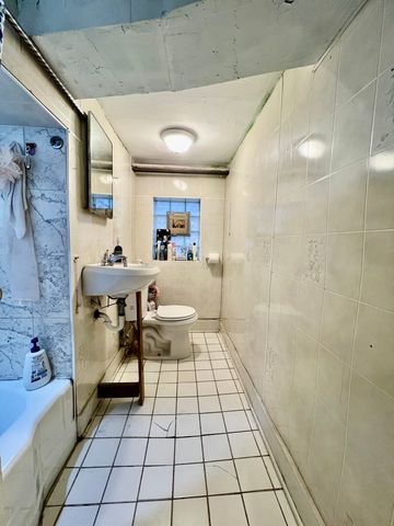 2511 Elmwood Avenue, Berwyn, IL 60402