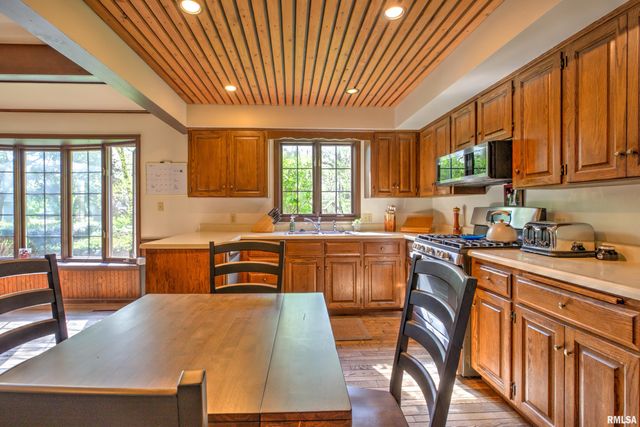 10611 N SLEEPY HOLLOW Road, Peoria, IL 61615
