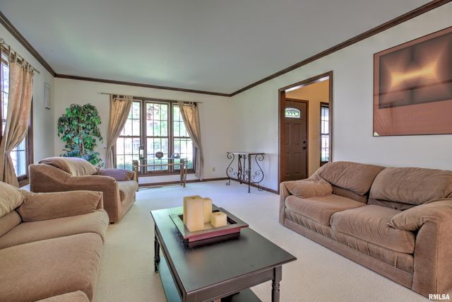 10611 N SLEEPY HOLLOW Road, Peoria, IL 61615