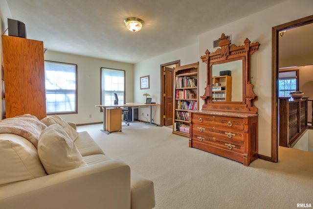10611 N SLEEPY HOLLOW Road, Peoria, IL 61615