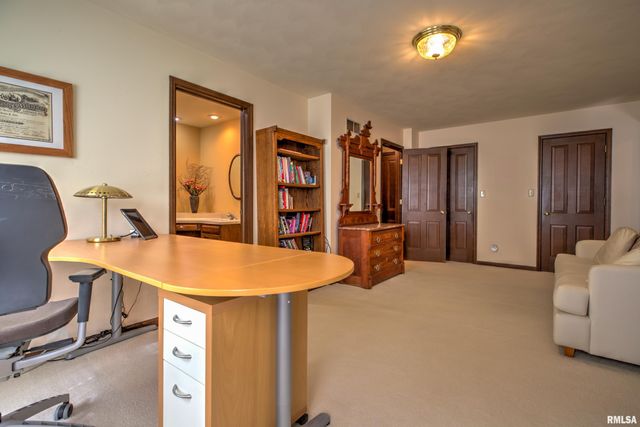 10611 N SLEEPY HOLLOW Road, Peoria, IL 61615