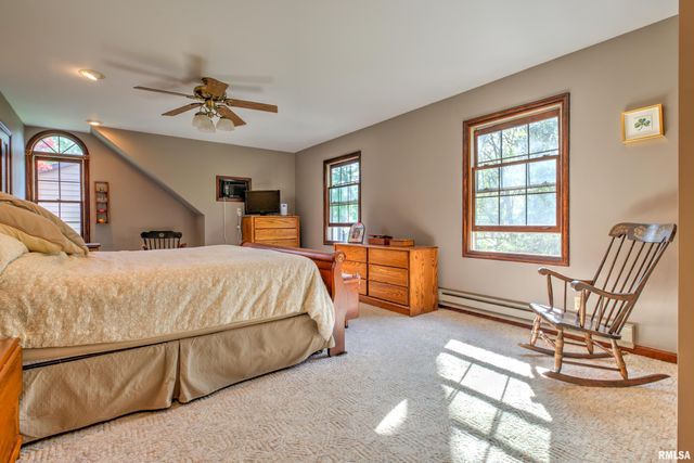 10611 N SLEEPY HOLLOW Road, Peoria, IL 61615