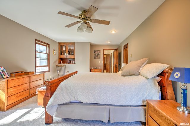 10611 N SLEEPY HOLLOW Road, Peoria, IL 61615