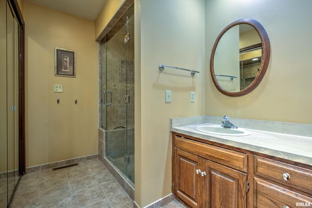 10611 N SLEEPY HOLLOW Road, Peoria, IL 61615