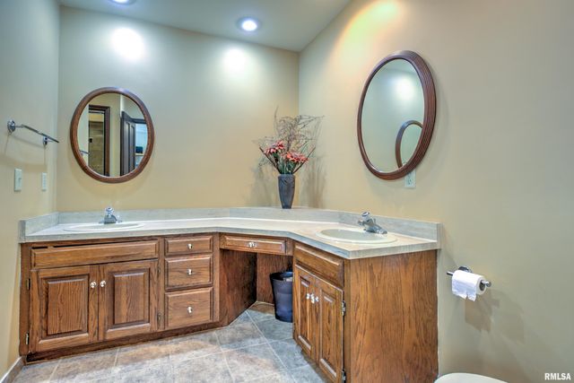 10611 N SLEEPY HOLLOW Road, Peoria, IL 61615