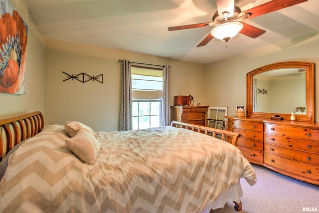 10611 N SLEEPY HOLLOW Road, Peoria, IL 61615