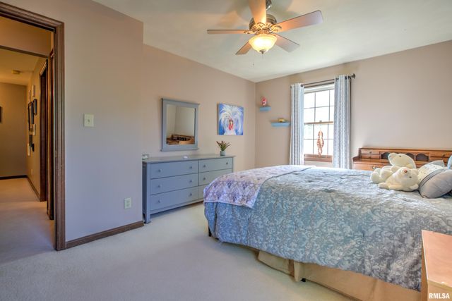 10611 N SLEEPY HOLLOW Road, Peoria, IL 61615