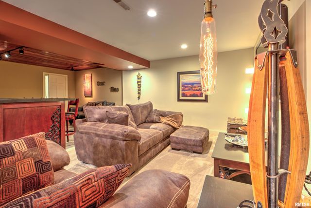 10611 N SLEEPY HOLLOW Road, Peoria, IL 61615