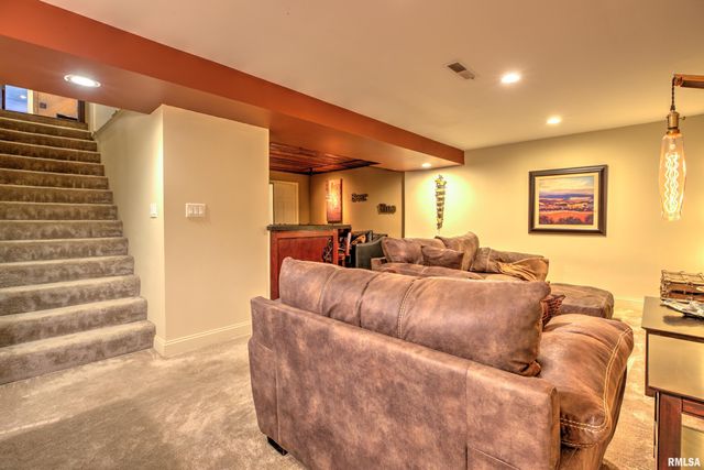 10611 N SLEEPY HOLLOW Road, Peoria, IL 61615